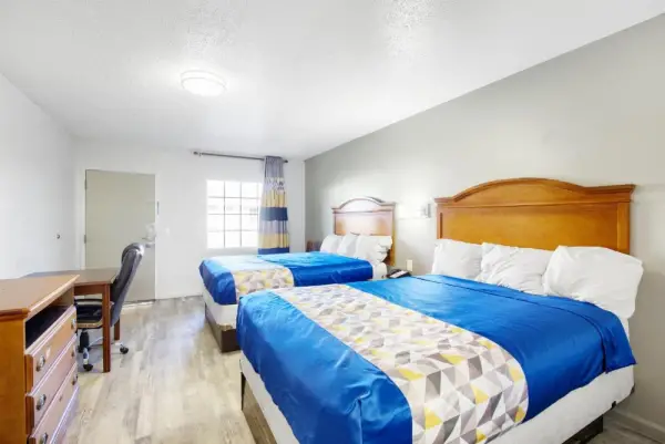 Adams Inn 10