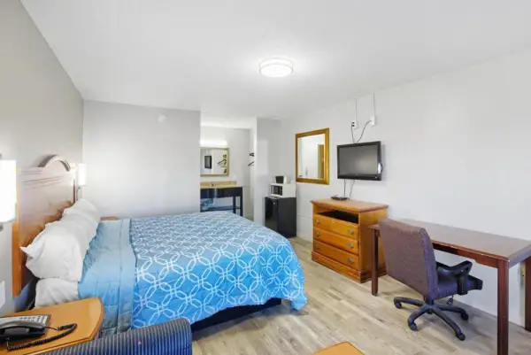 Adams Inn 7