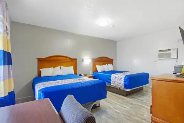 Adams Inn 8